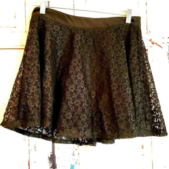 Forever 21 Black Lacy Skater Skirt Size M Zipper Back Short Lined Goth Chic - Picture 7 of 7